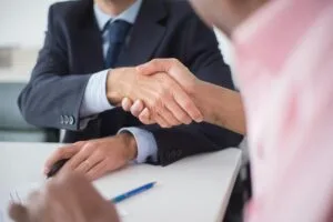  كيف تحول فترة التدريب في الجامعة إلى عرض وظيفي دائم؟
